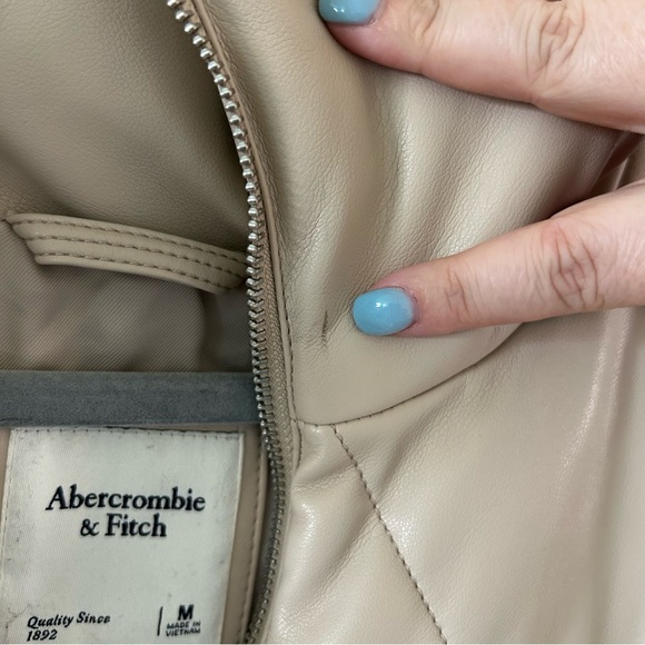 Abercrombie Oversized Vegan Leather Quilted Bomber Jacket - Picture 6 of 6